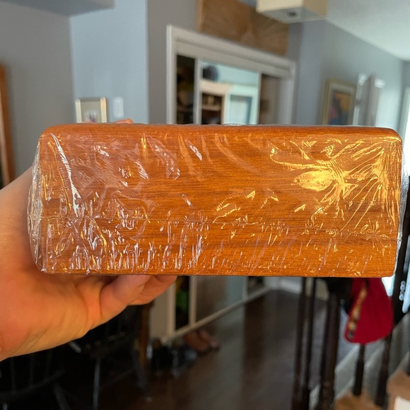 SOLID WOOD “SHADOW BOX” FOR HANGING & DISPLAYING ITEMS AND COLLECTIBLES NEW NICE - Picture 8 of 8